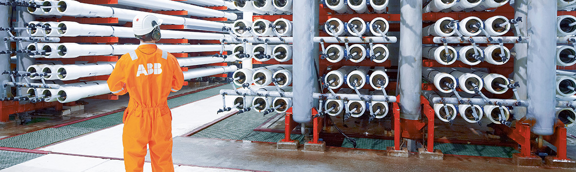 ABB engineer in a water purification plant (photo)