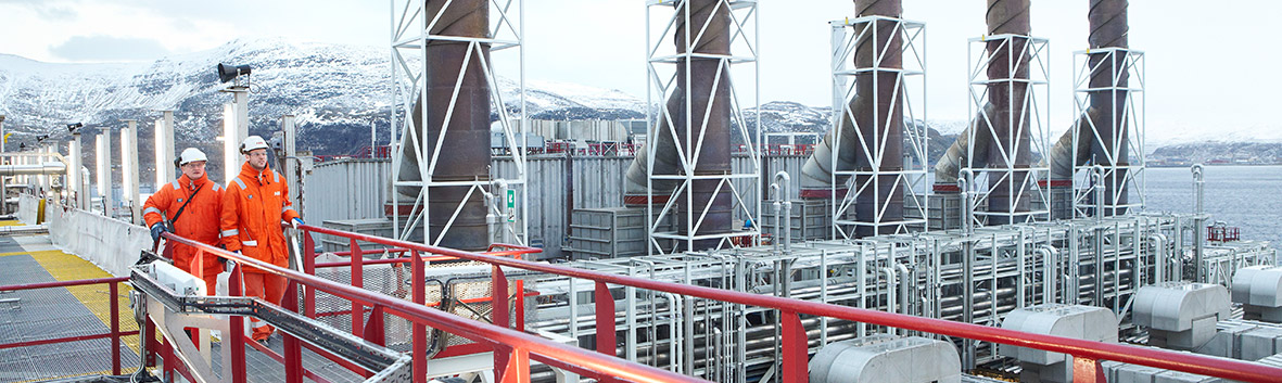 ABB engineer in a water purification plant (photo)