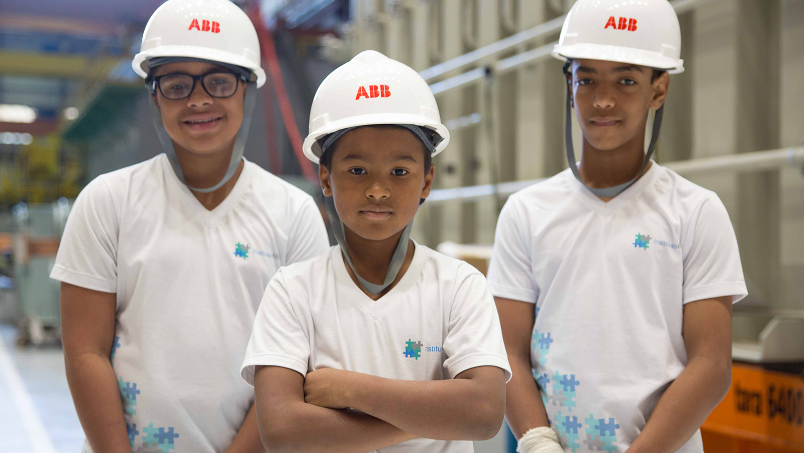 Kids with ABB helmets (photo)