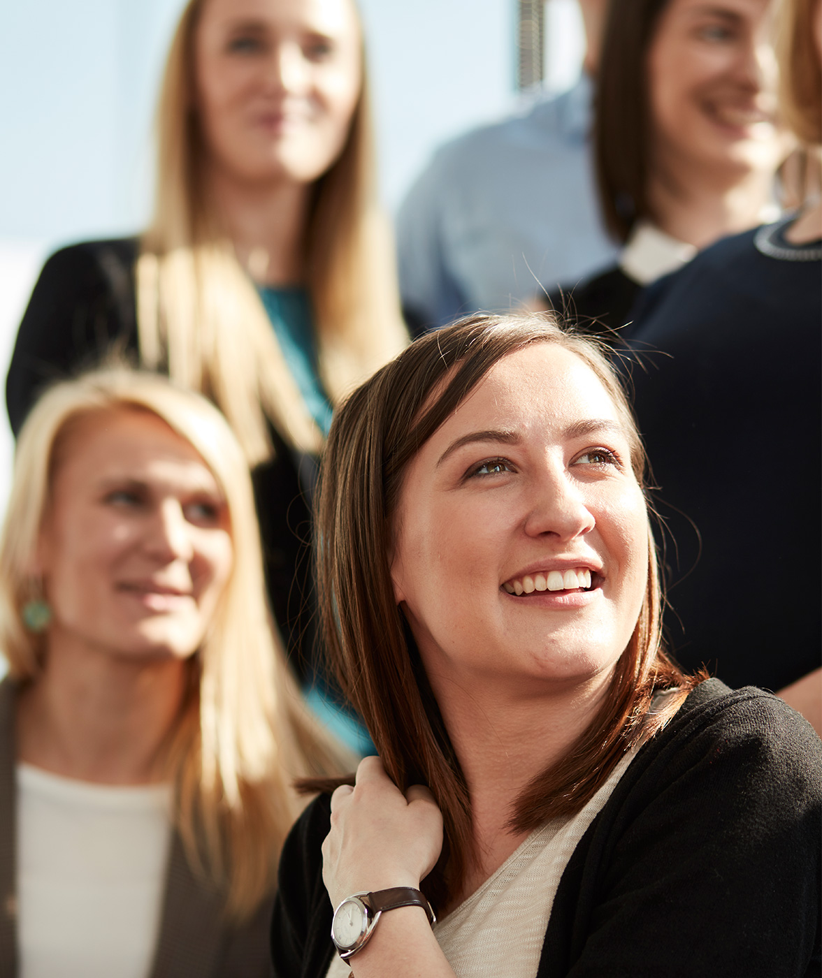 Young women smiling (photo)