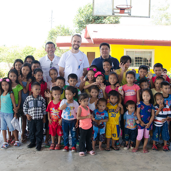 Children from the ABB Global Village in the Philippines (photo)